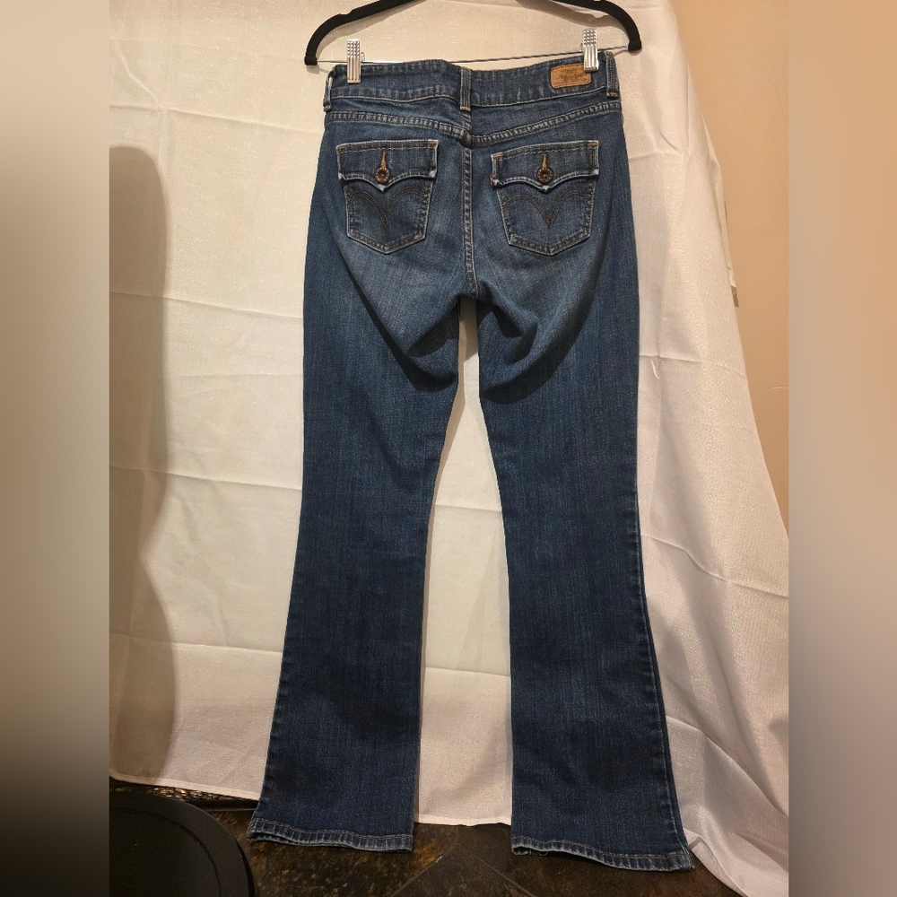 Levi's Slender Bootcut 526 Jeans.  Sz 4.  Medium Wash.